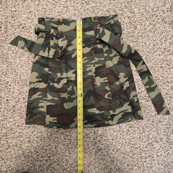 Lovers + Friends Camouflage Flex Waist  Skirt Size Small With Side Zipper - Picture 12 of 16